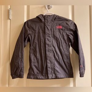 Girls Hooded The North Face Rain Jacket/Raincoat - Small (7/8)